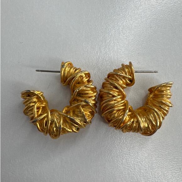 Vintage 1980s–1990s Gold Wire Wrapped Croissant Hoop Earrings - Picture 5 of 10